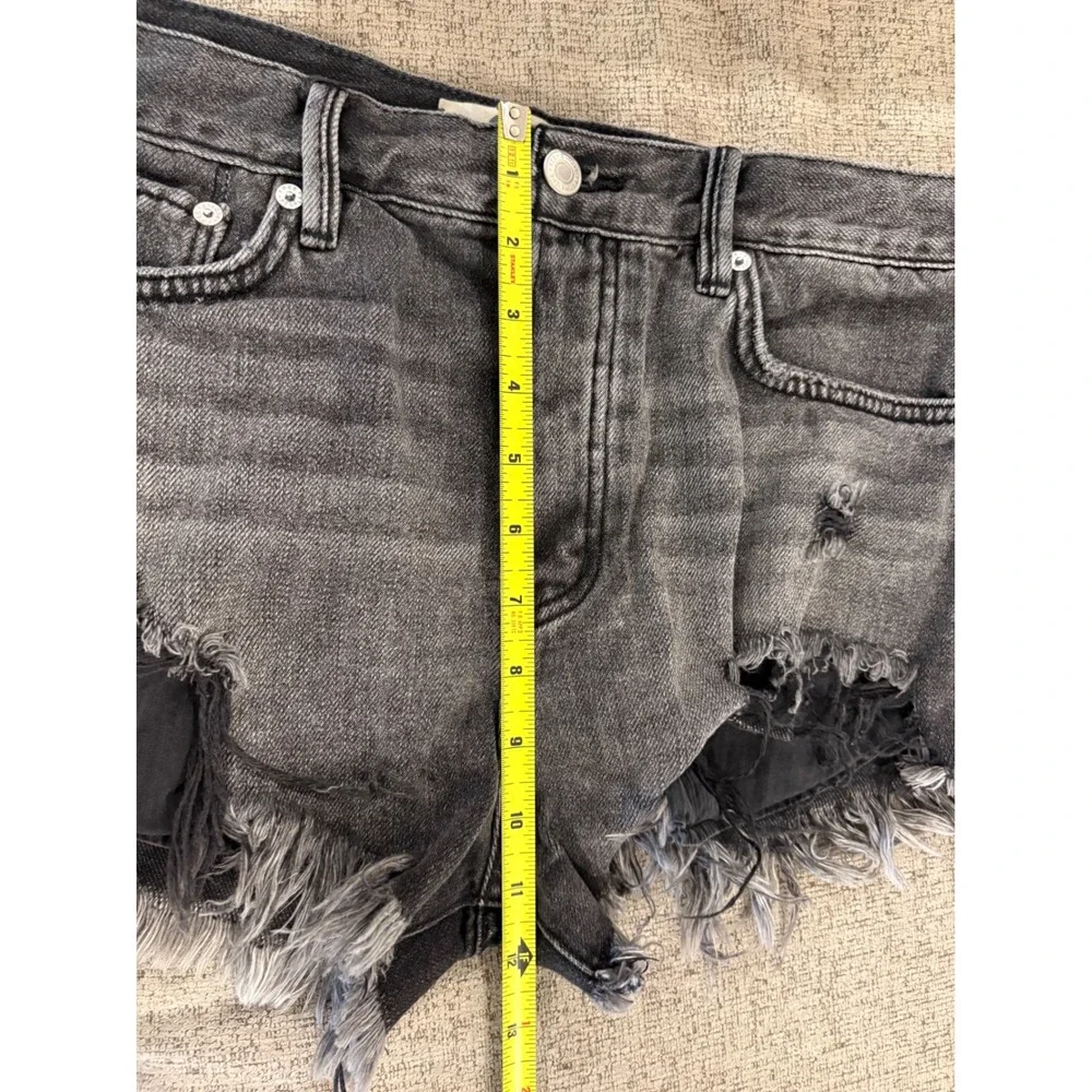 We The Free People Distressed Black Denim Shorts Frayed Cut Offs Size 29 OB66170